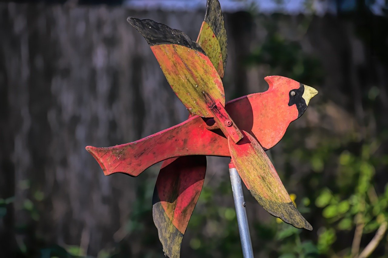 Fun DIY Garden Decor using Old Kitchen Items